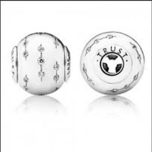 Pandora Essence Trust charm